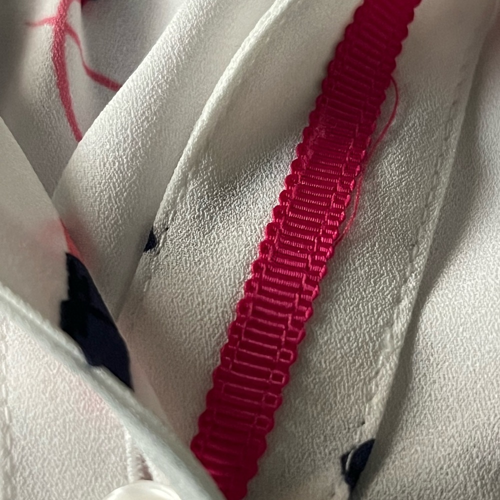 LIPSTICK pattern blouse - Picture 5 of 8